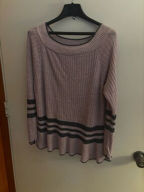 Roz and Ali women’s Mauve Ribbed Knit Sweater with Gray Stripe Detail